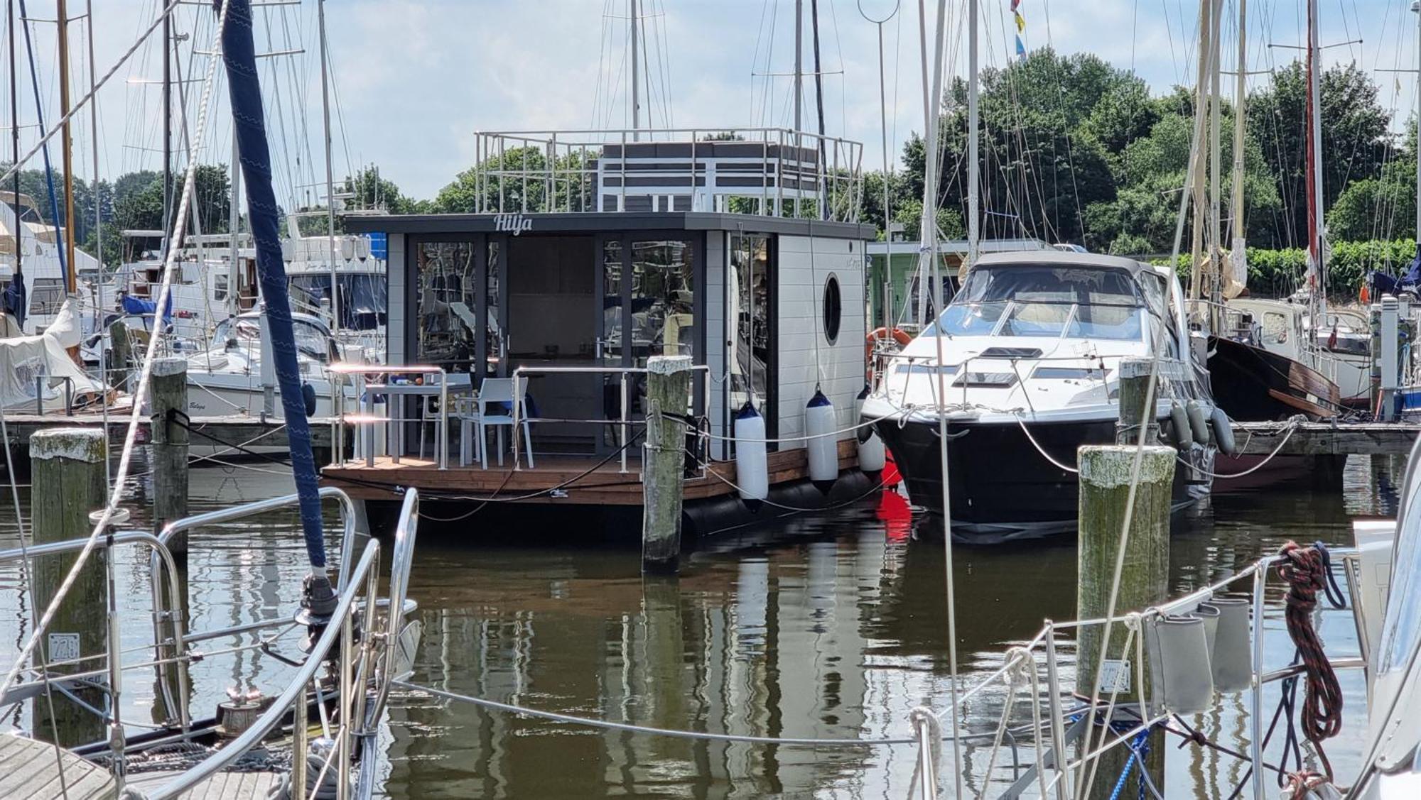 Отель Hausboot Hilja Шлезвиг Экстерьер фото